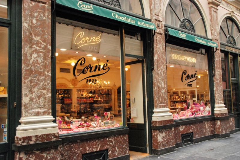 patisserie-LE REVEST LES EAUX-min_chocolate_chocolaterie_shop_luxury_chic_gallery_brussels_belgium-558146